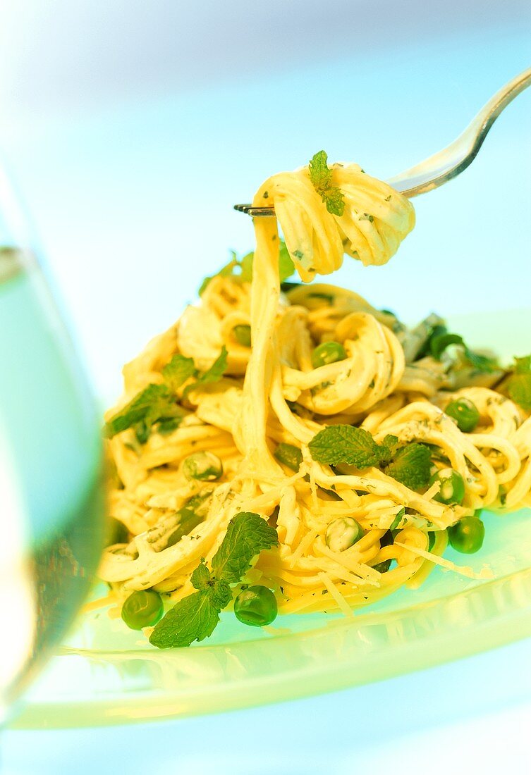 Spaghetti alla menta (Spaghetti with minted vegetable sauce)