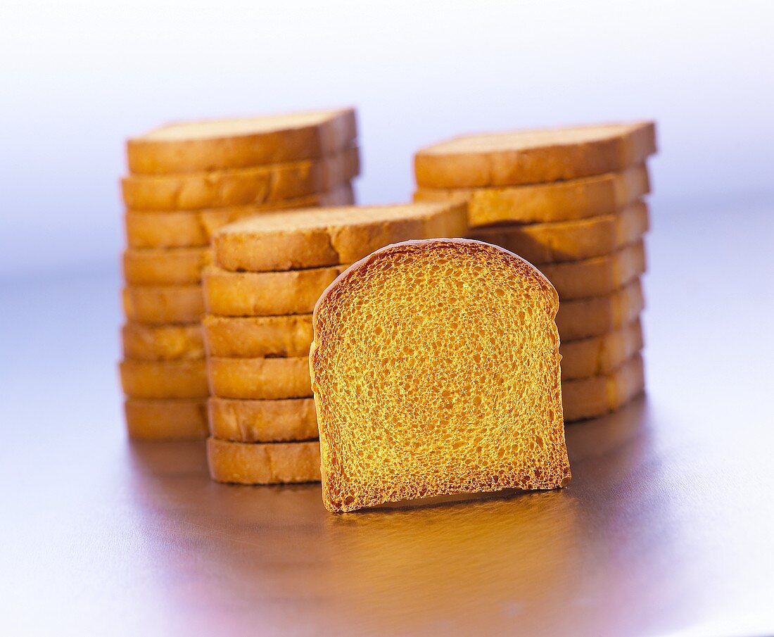Zwieback (rusks, in a pile and a single slice)