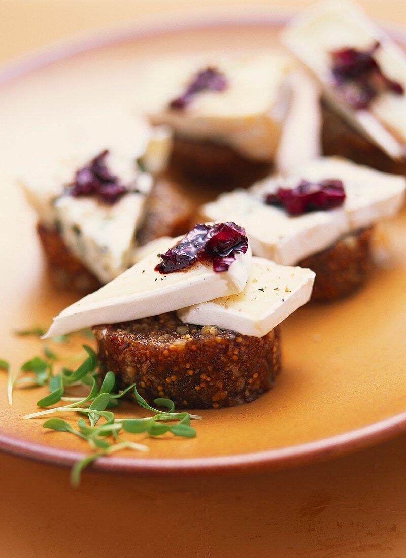 Fig bread with cheese and radicchio