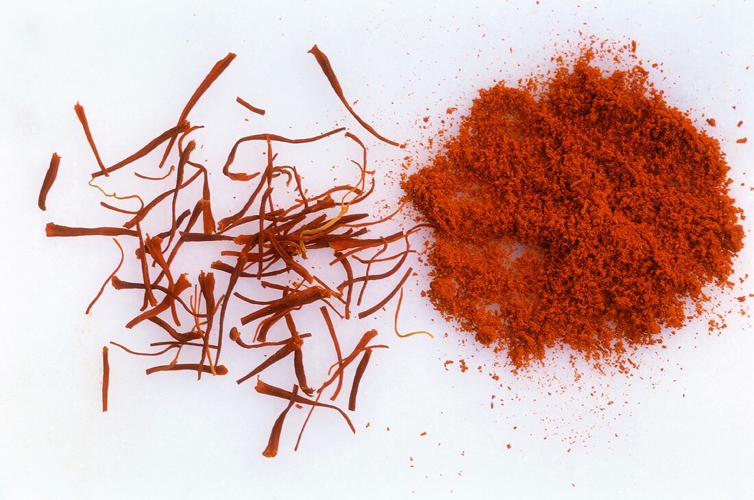 Saffron powder and threads