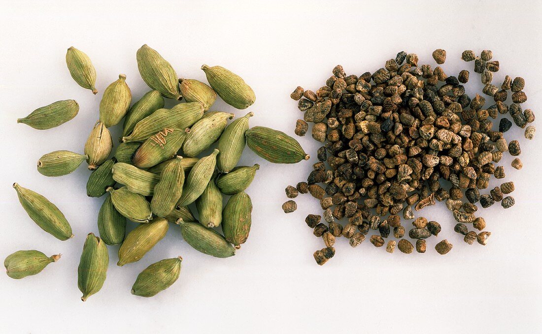 Cardamom capsules and seeds