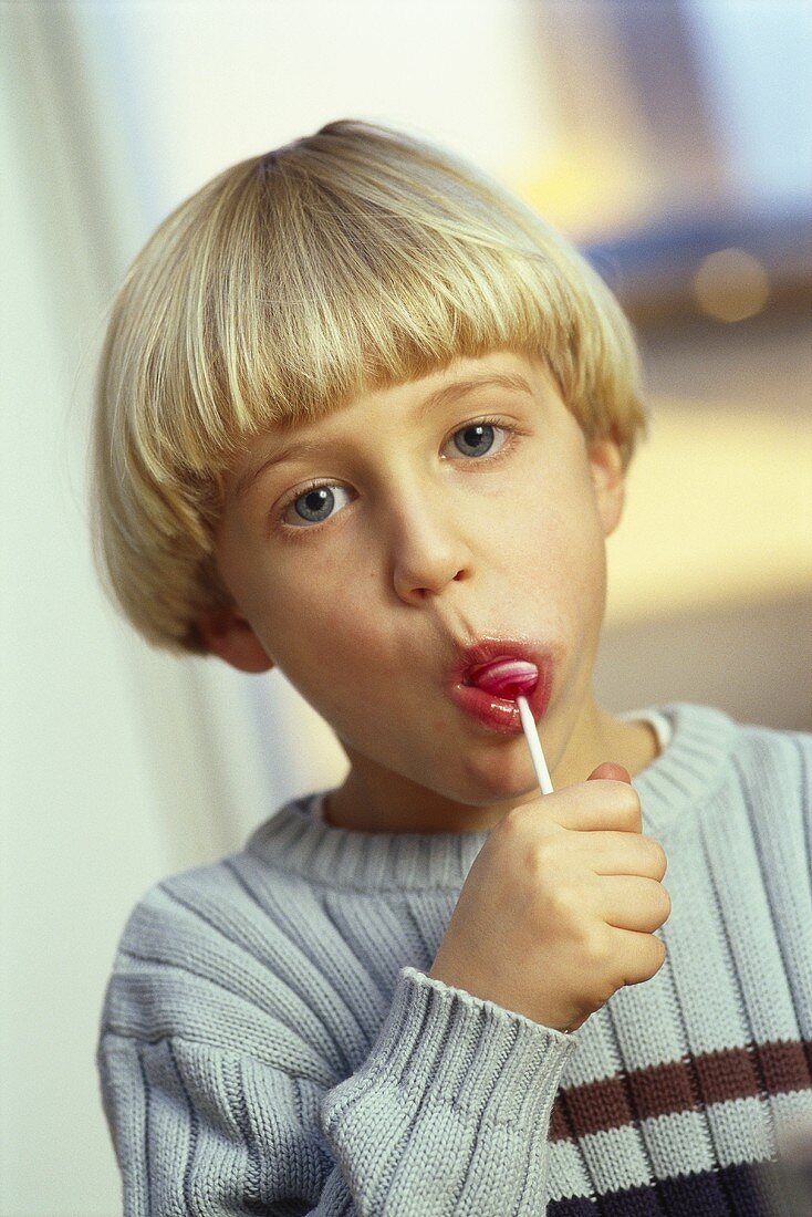 Small boy sucking lollipop