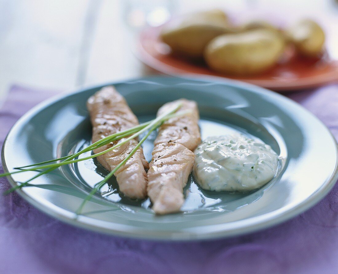 Salmon fillets with chive sour cream