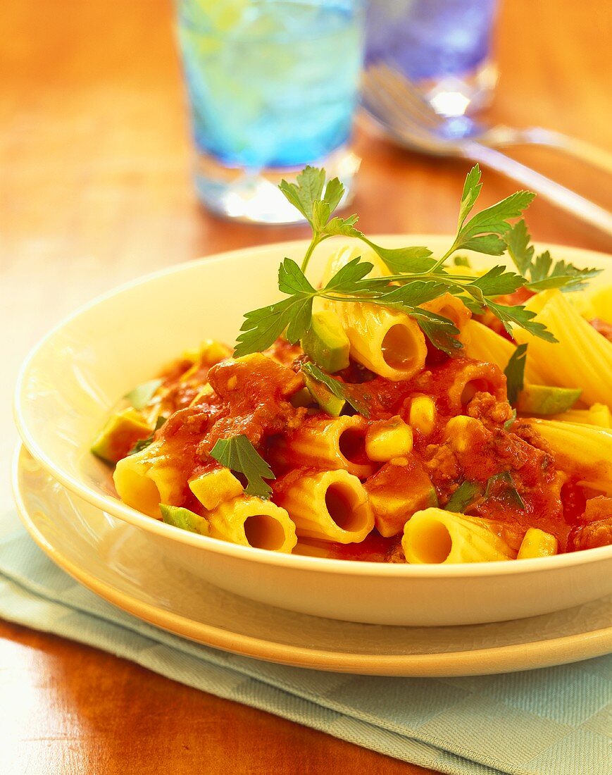 Tortiglioni mit Hackfleisch-Chili-Sauce