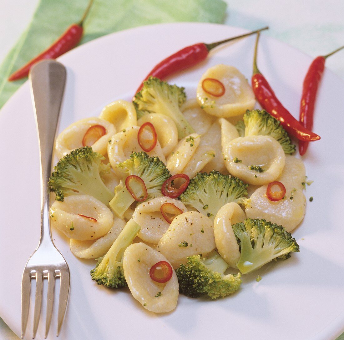 Orecchiette alla pugliese (Pasta with broccoli & chilli)