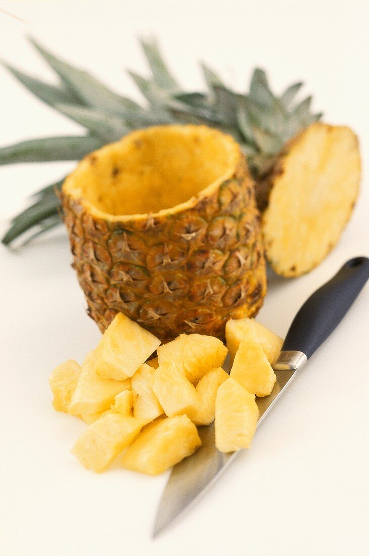 Hollowed-out pineapple and pineapple chunks