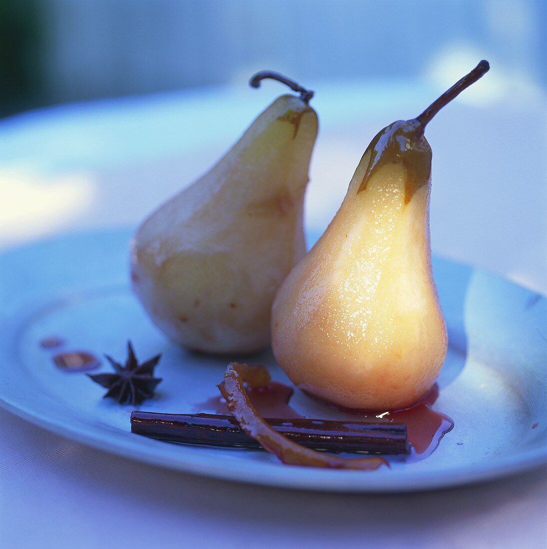 Pochierte Birnen mit Gewürzen