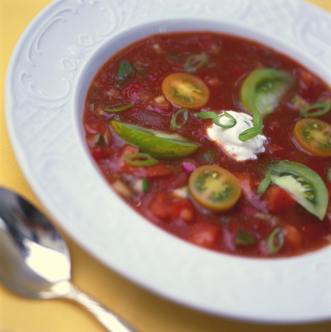 Gazpacho mit saurer Sahne