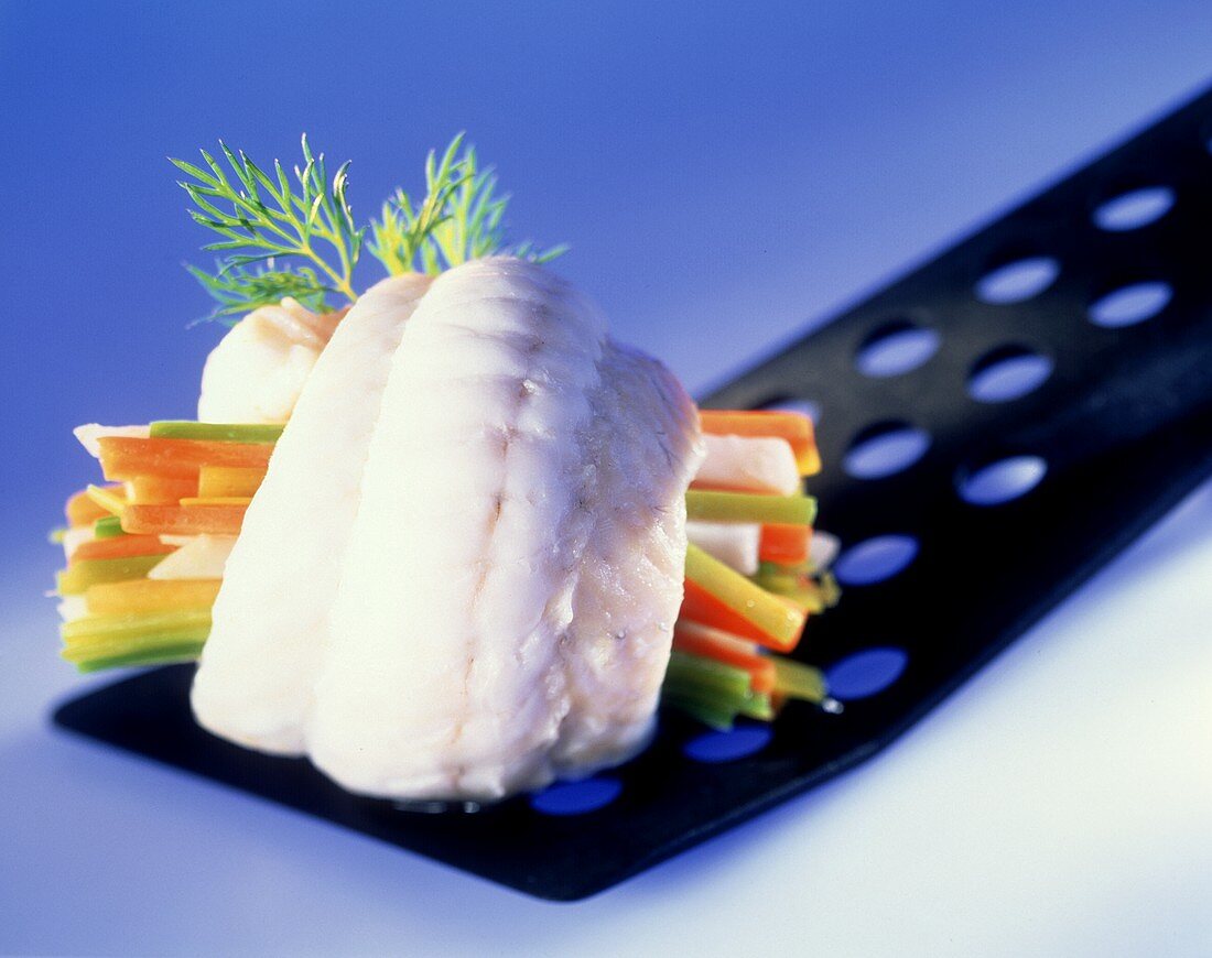 Steamed sole rolls with strips of vegetables