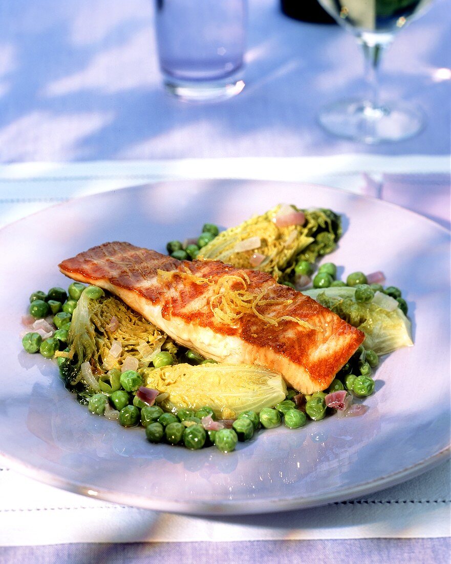 Salmon on peas with lettuce hearts