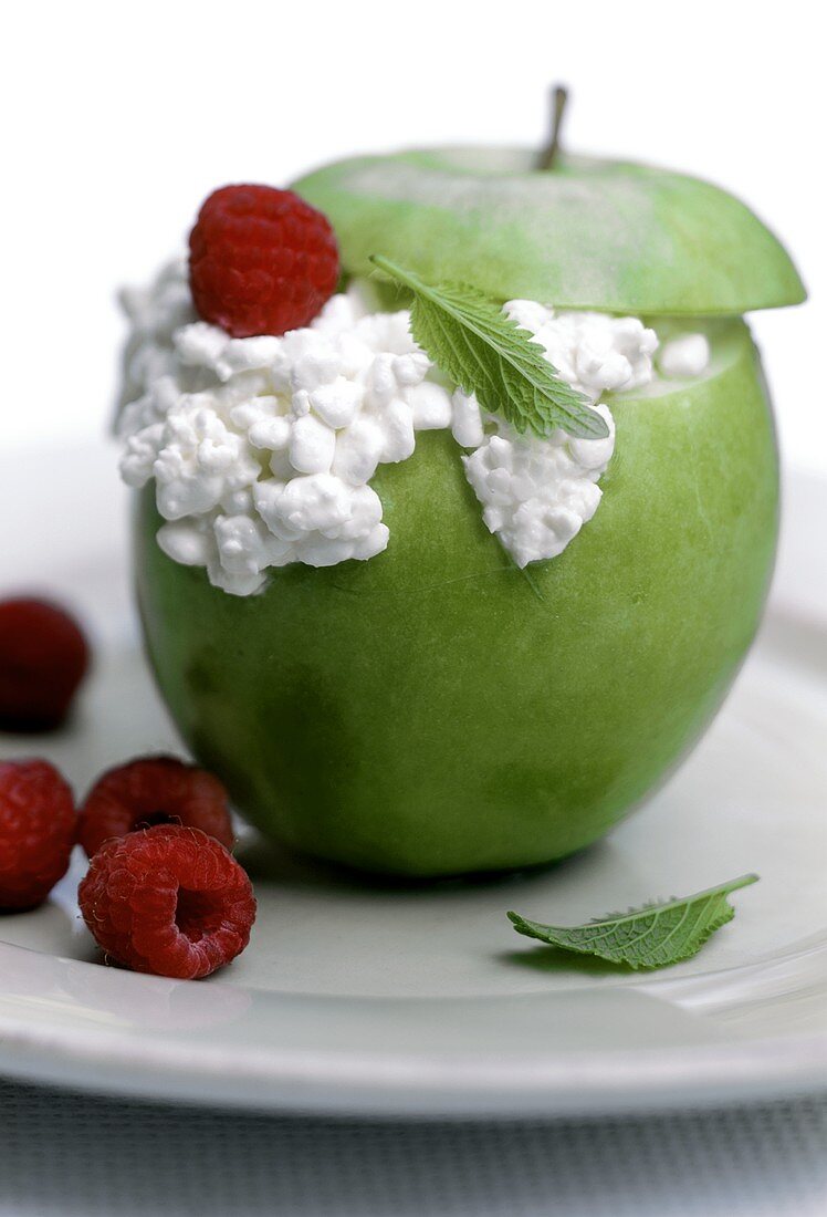 Green apple with cottage cheese, raspberries and mint