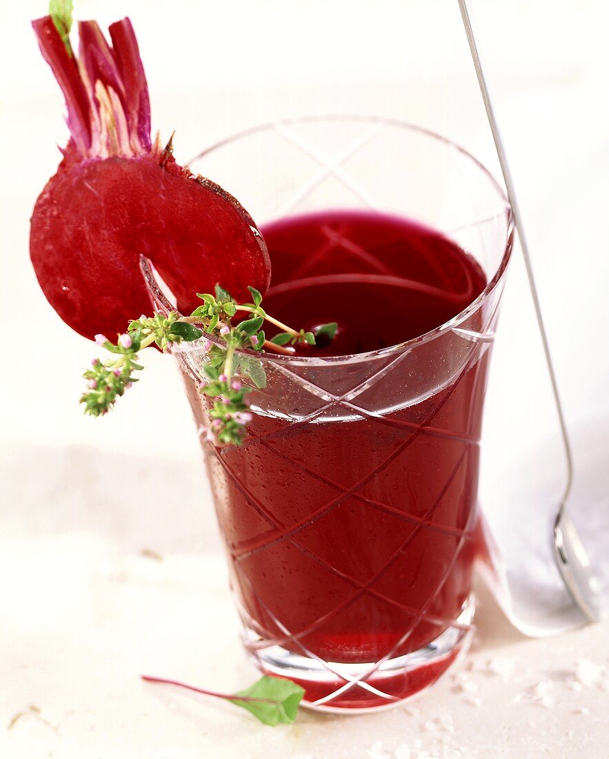 Rote-Bete-Saft im Glas