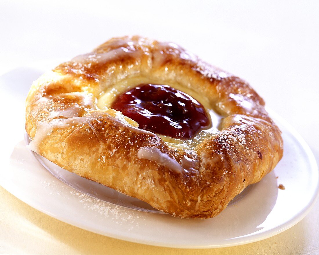 Quark-filled pastry with plum puree