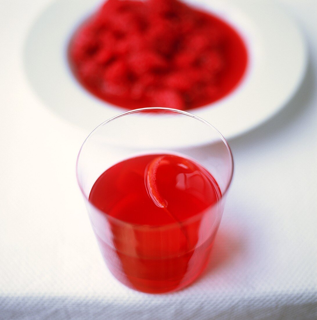 Cranberrysaft und Summer Pudding