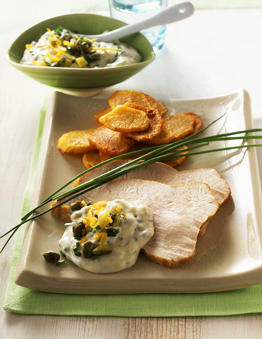 Putenbraten mit Zitronenremoulade und Bratkartoffeln