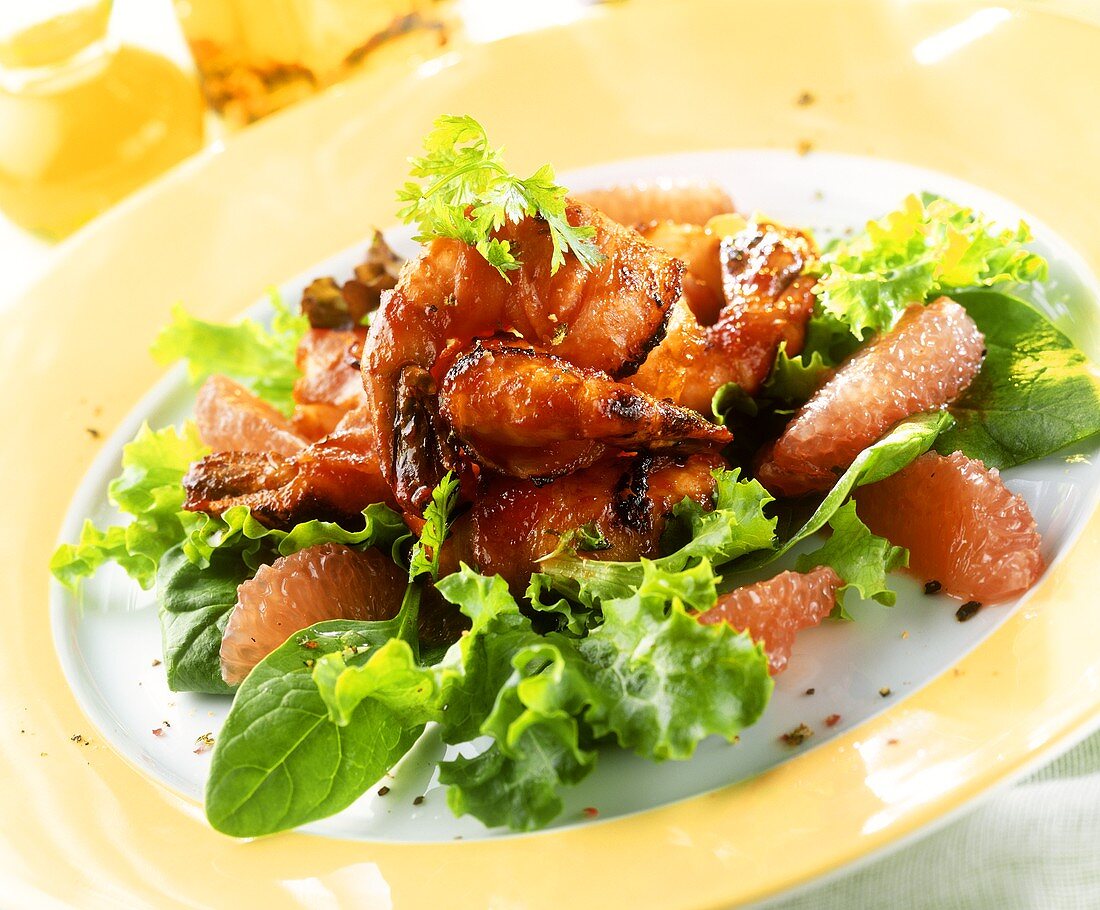 Spicy grapefruit and scampi salad