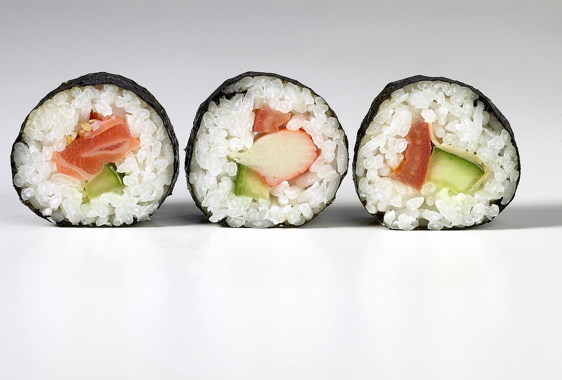 Drei verschiedene Maki-Sushi