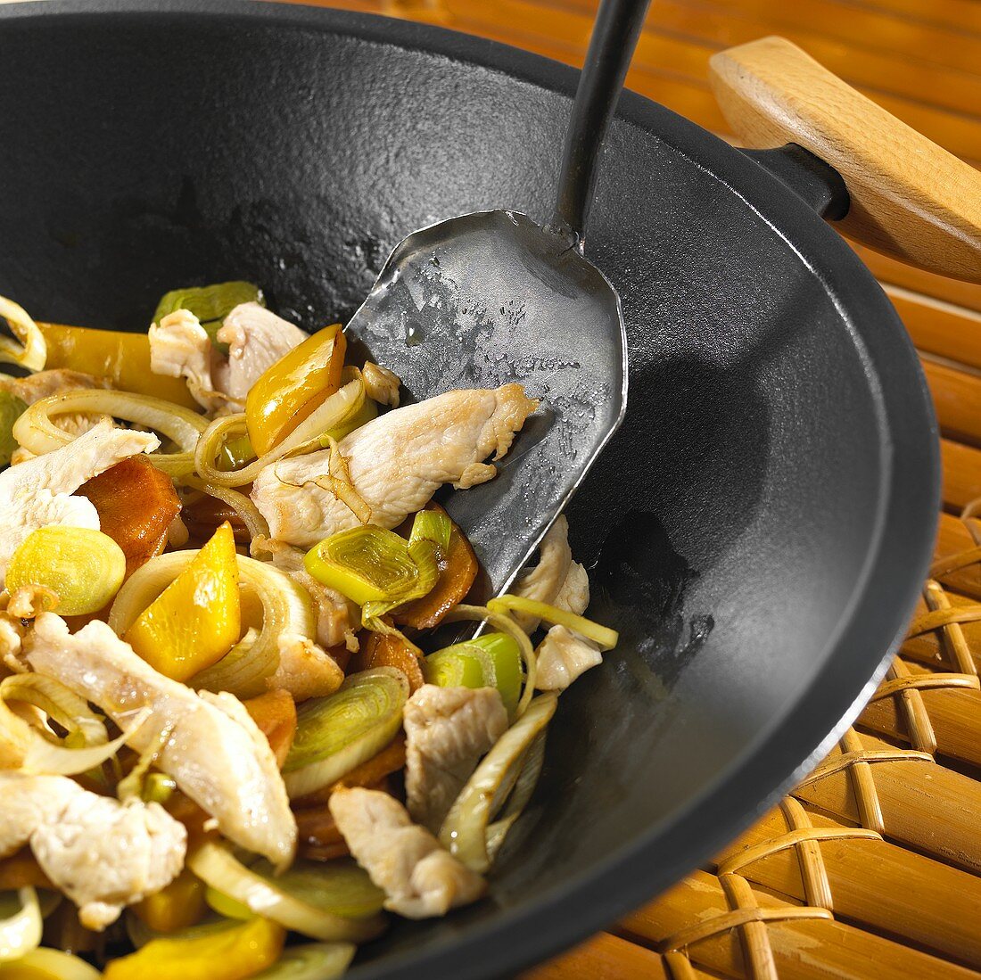Wok-cooked vegetables with chicken