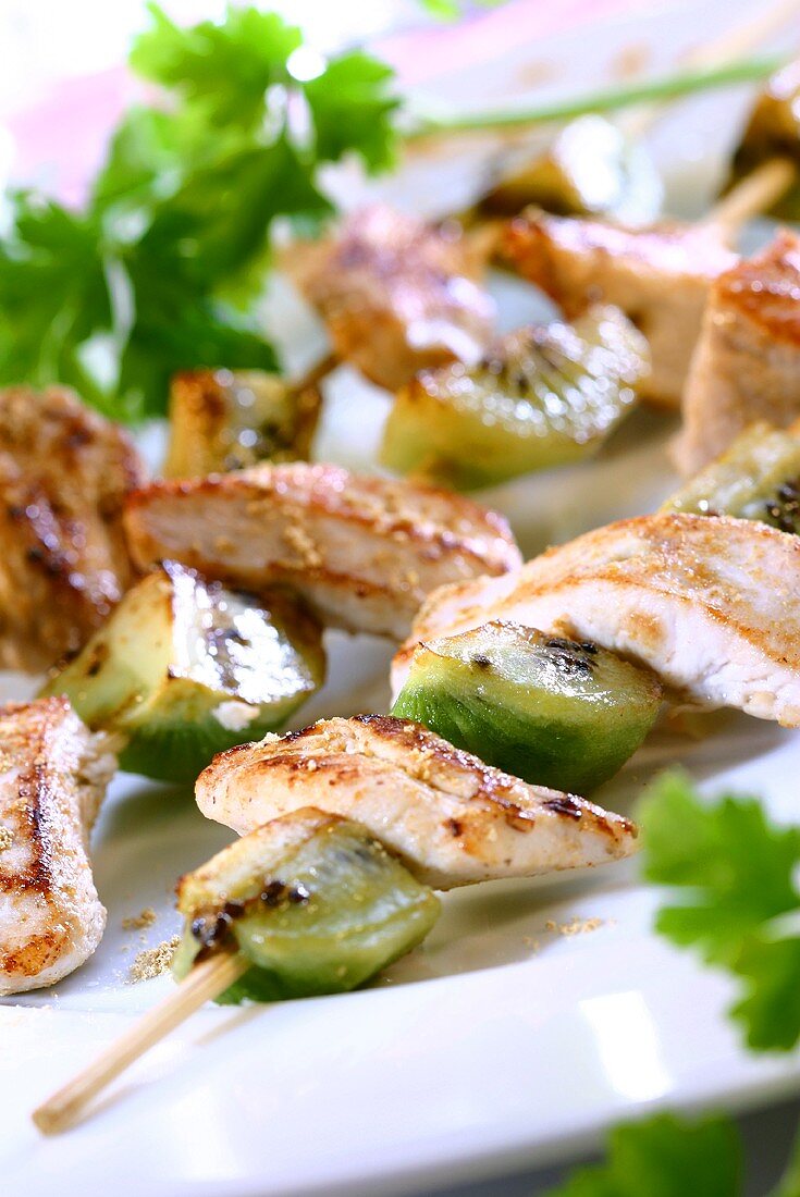 Chicken kebabs with kiwi fruits