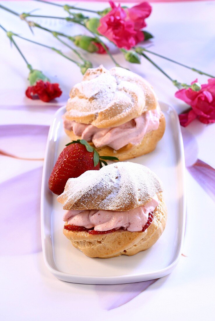 Cream puffs with strawberry cream