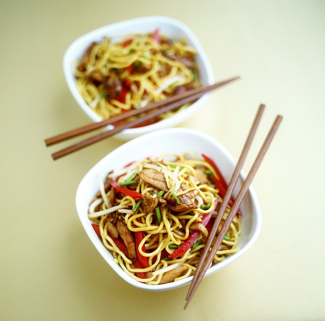 Egg noodles with pork and peppers