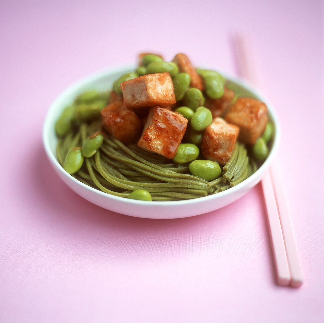 Wasabinudeln mit Bohnen und Tofu