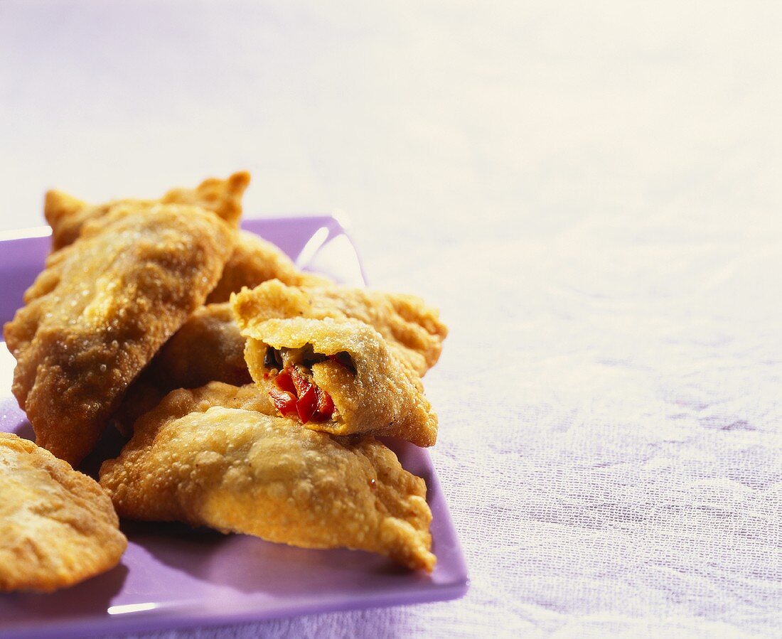 Beignets mit Auberginen-Paprika-Füllung