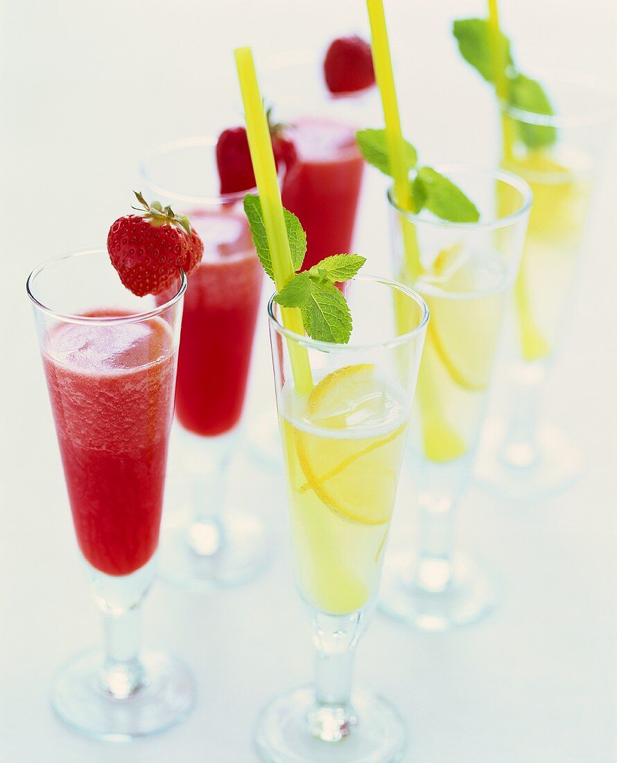 Strawberry- and lemon sorbet with champagne