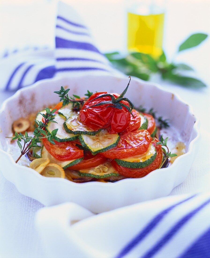 Zucchini-Tomaten-Gratin mit Knoblauch