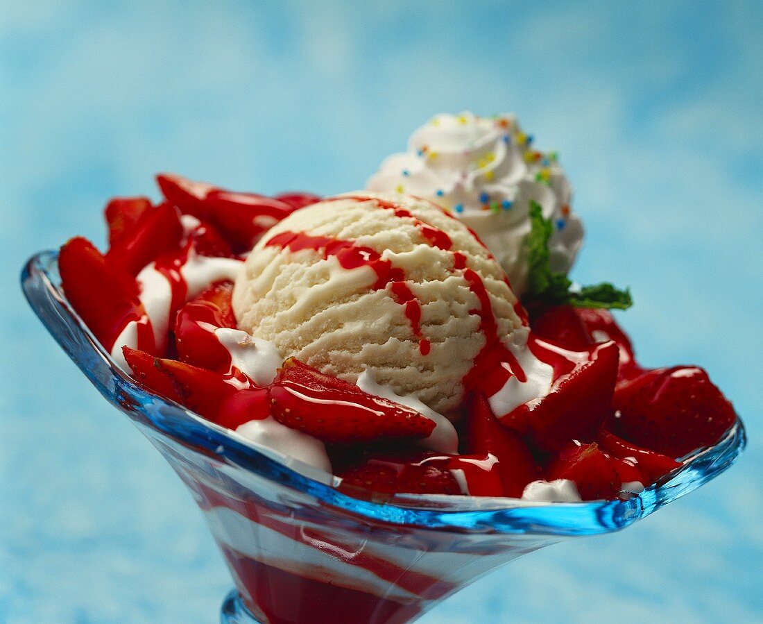 Vanilla ice cream with strawberry sauce