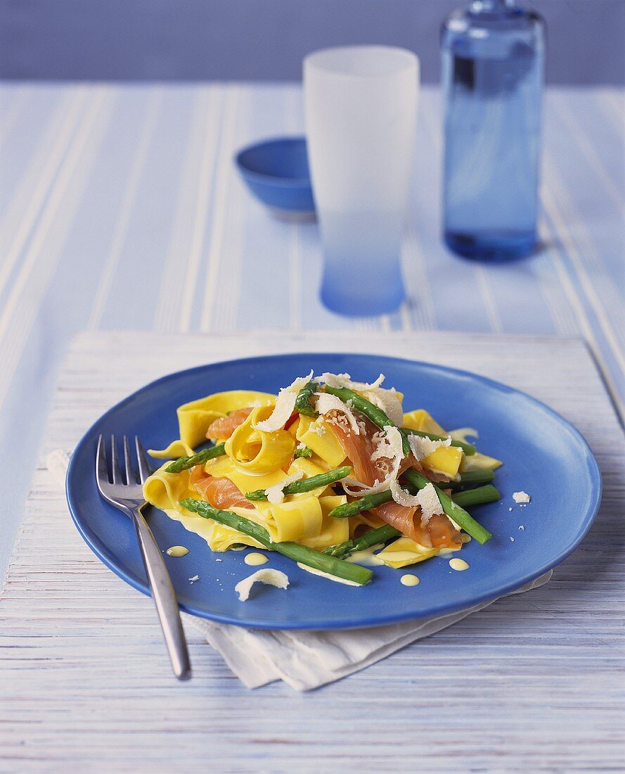 Ribbon pasta with smoked salmon and green asparagus