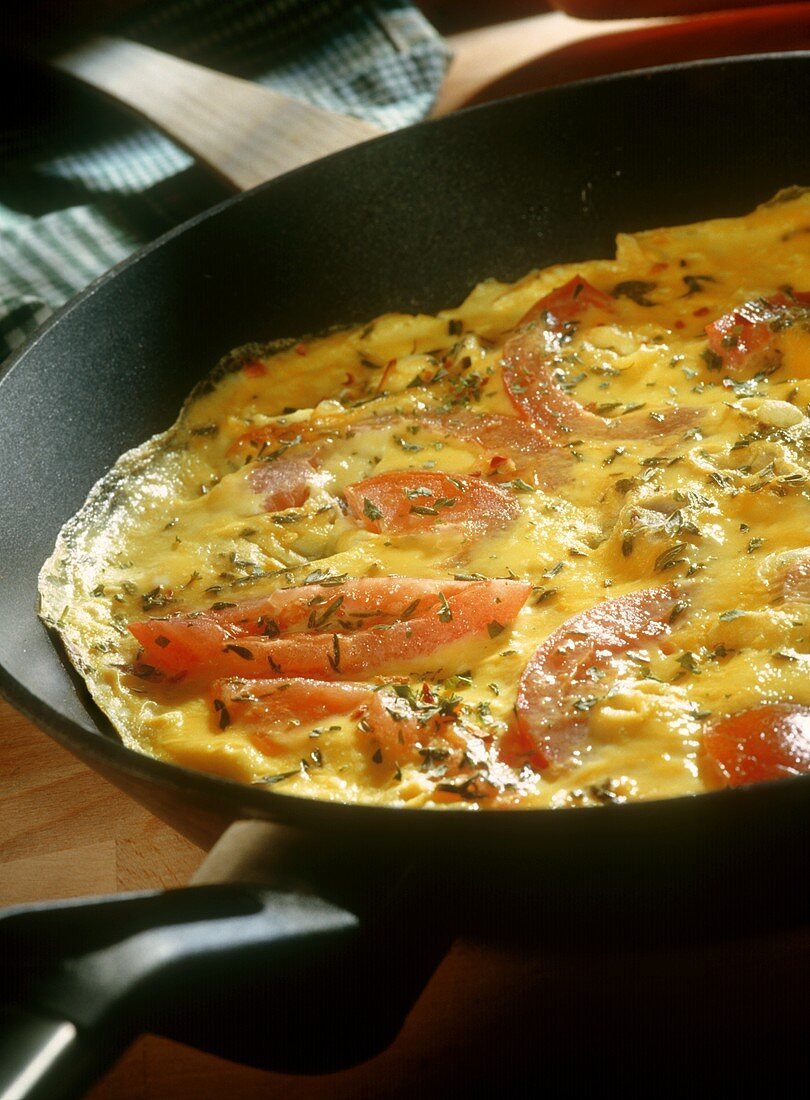 Omelette with tomatoes and thyme