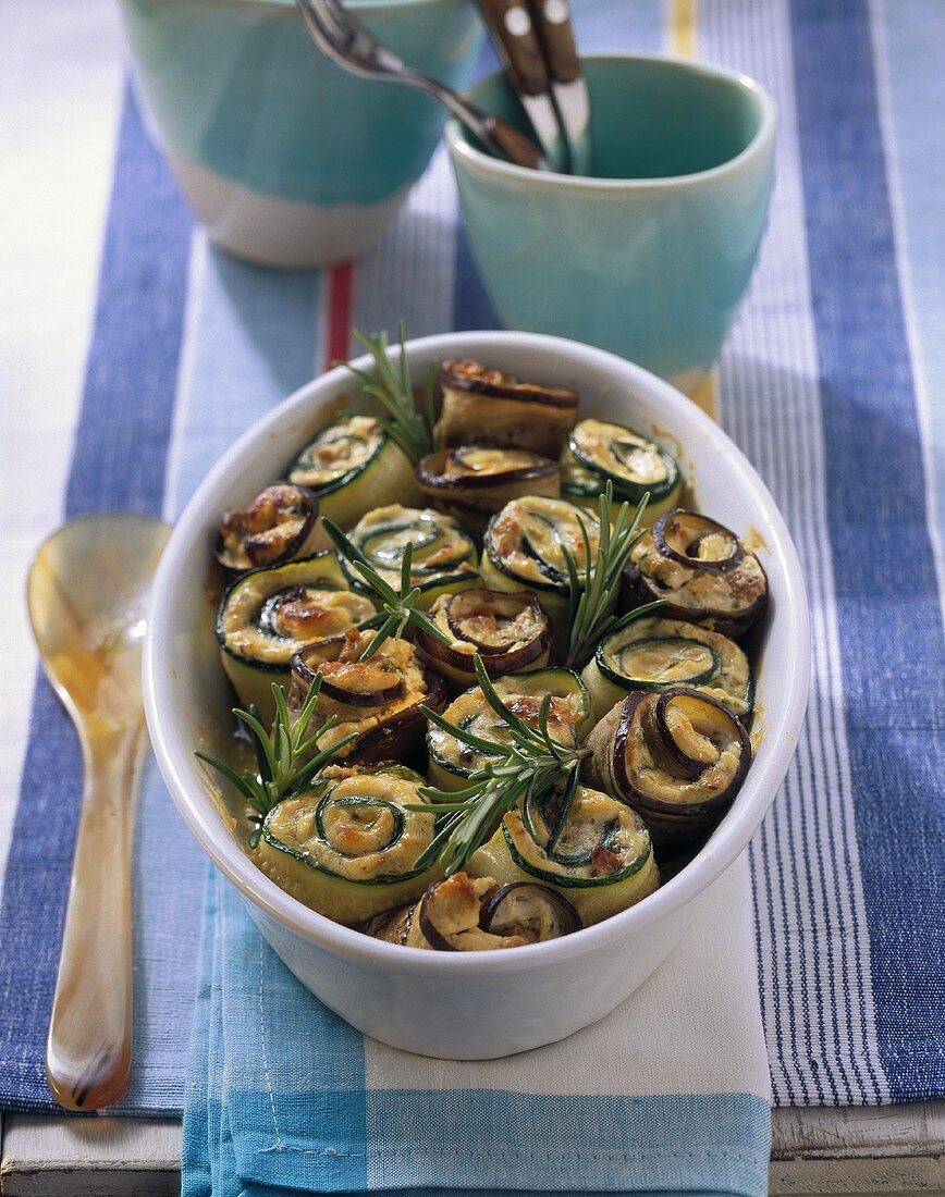 Baked vegetables rolls with rosemary