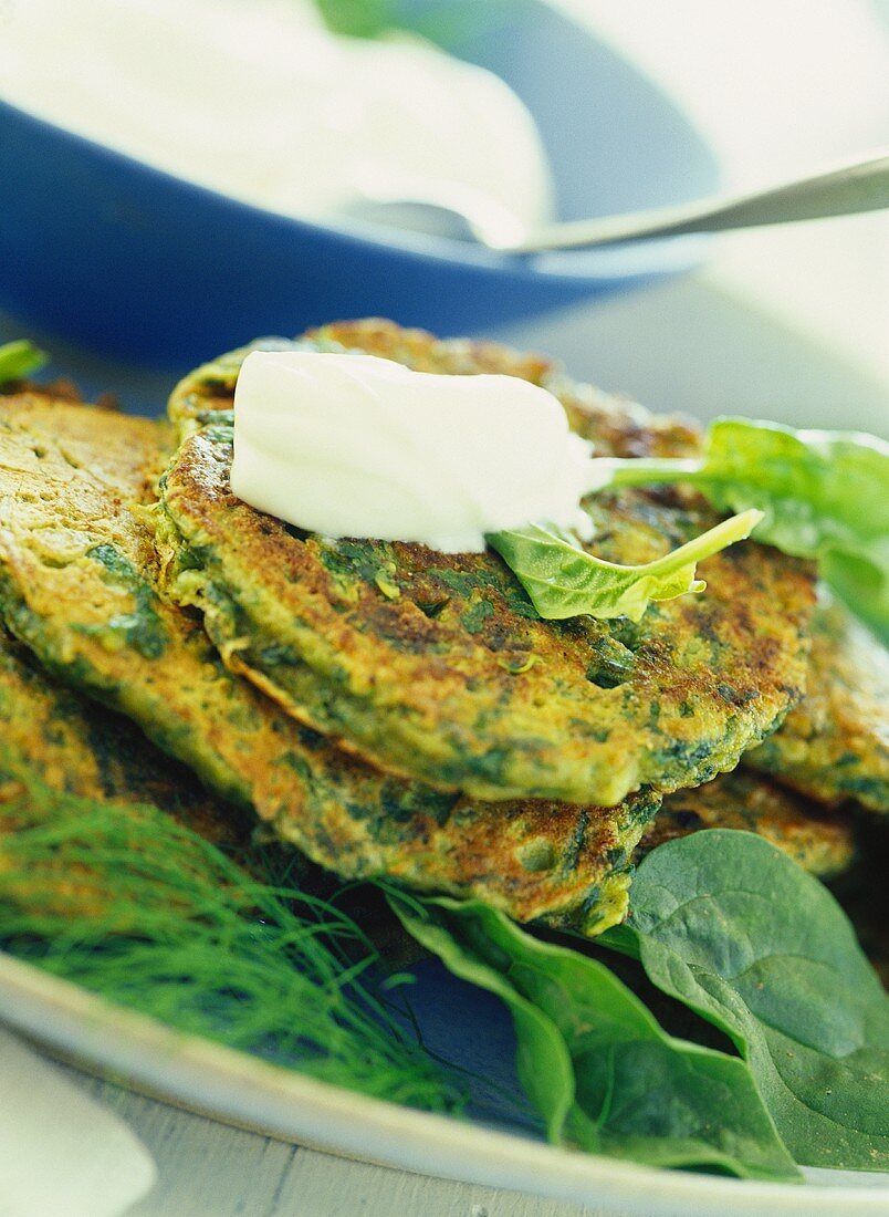 Spinach omelettes with yoghurt