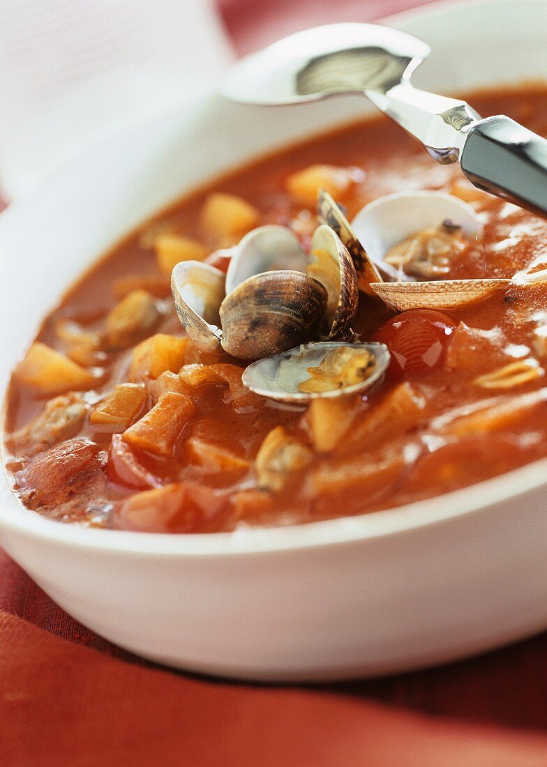 Mussel soup with tomatoes