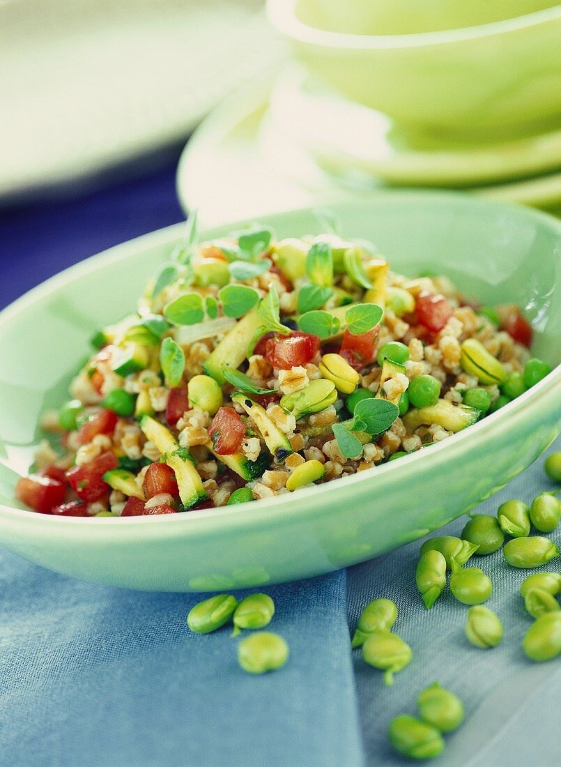 Bean salad with courgettes and tomatoes