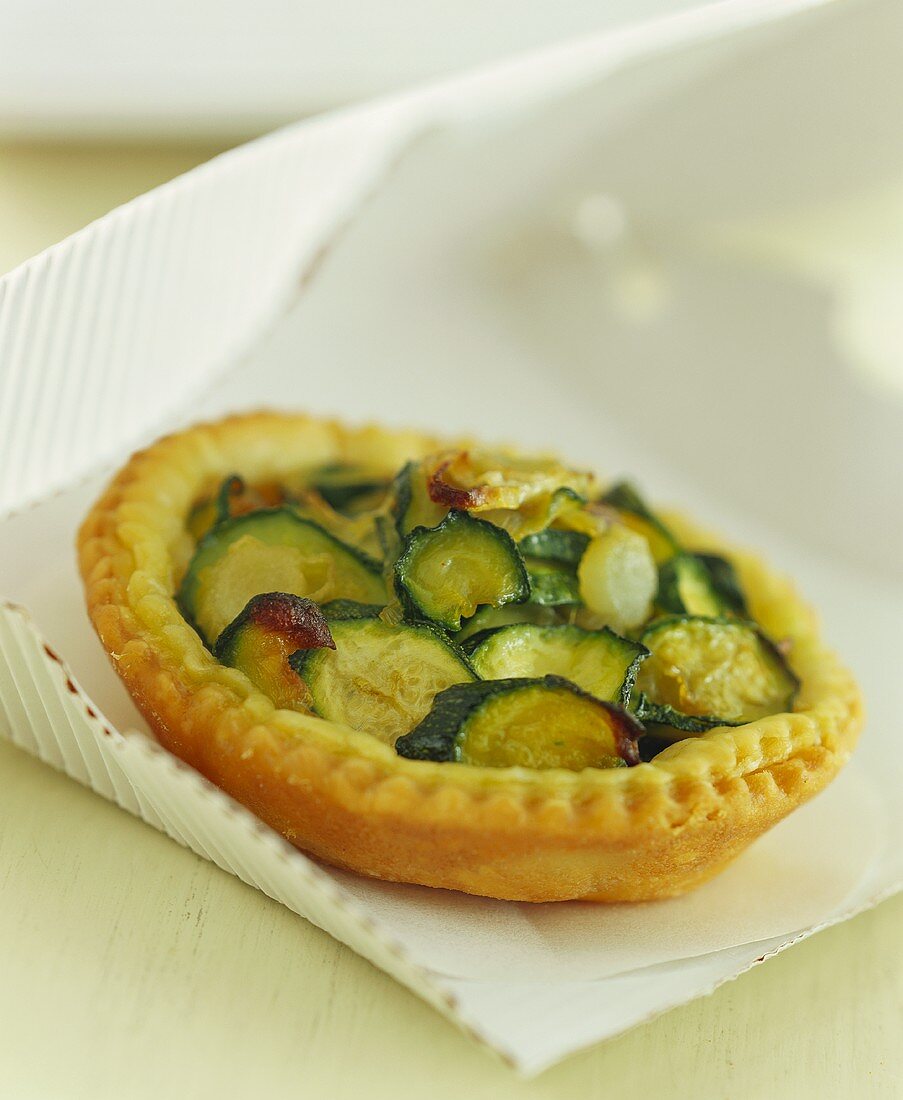Courgette tart with puff pastry