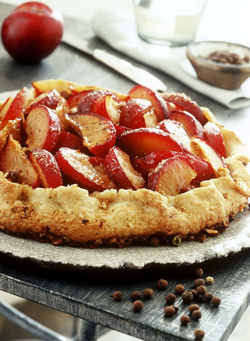 Crostata with plums and pimento