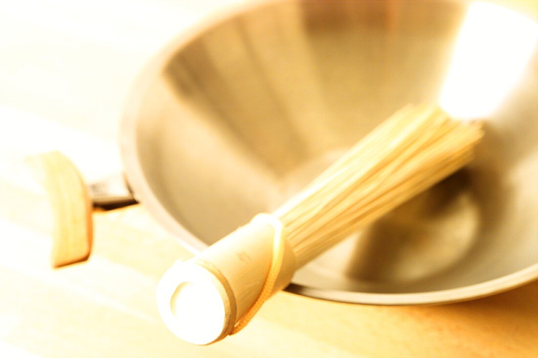 Wok with wok cleaning whisk