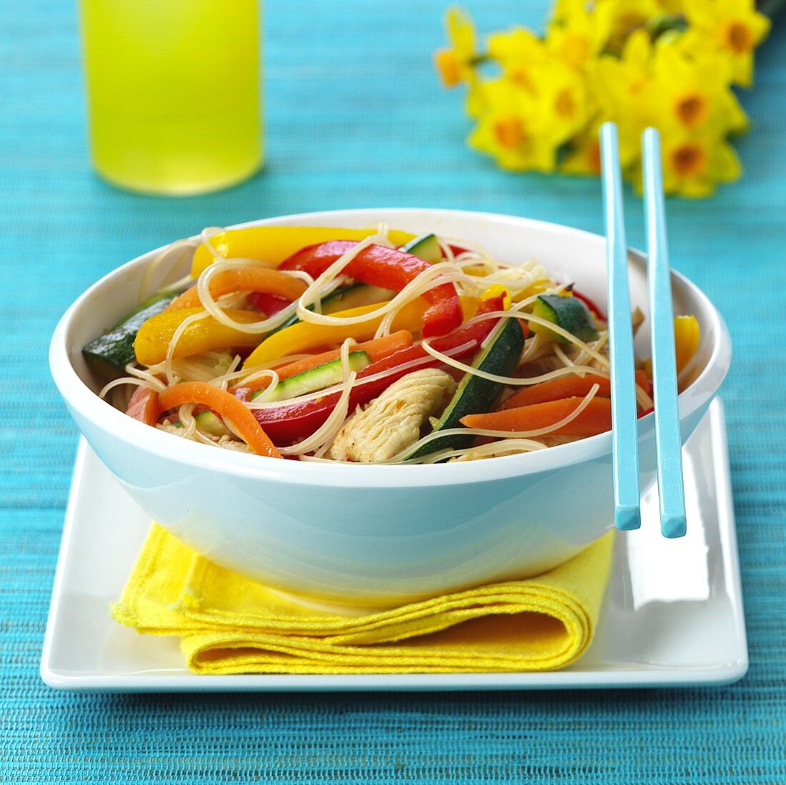 Asian noodles with peppers, courgettes and turkey
