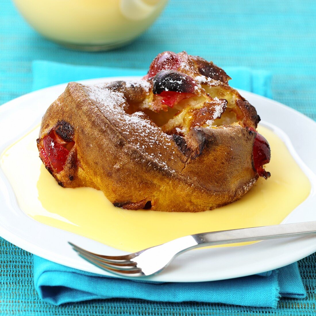 Brotpudding mit kandierten Früchten und Vanillesauce