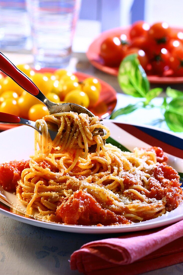 Spaghetti with tomatoes and Parmesan