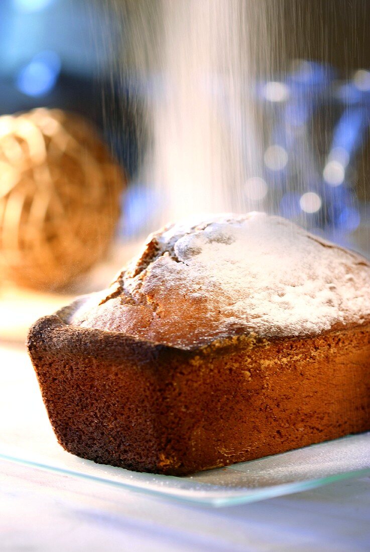 Gingerbread with icing sugar