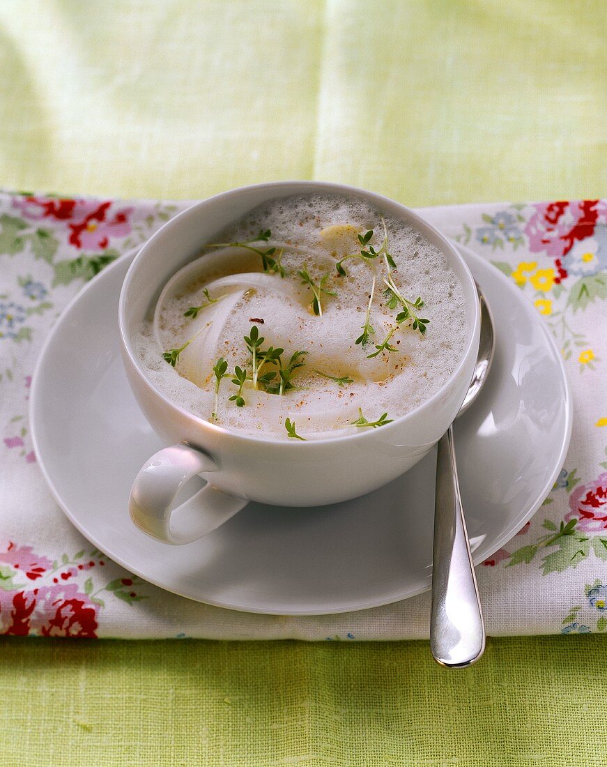 Asparagus soup with fresh cress
