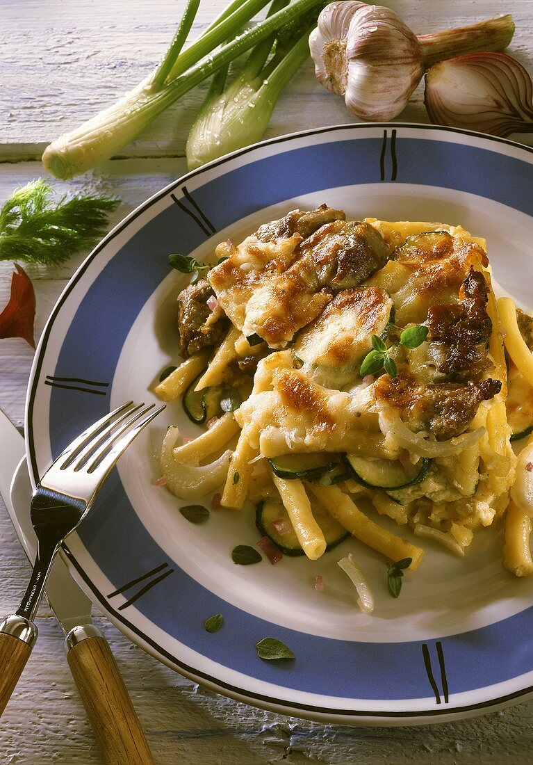 Macaroni bake with meat, fennel and courgettes