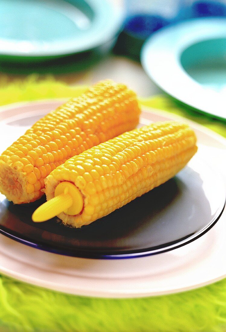 Cooked corncobs
