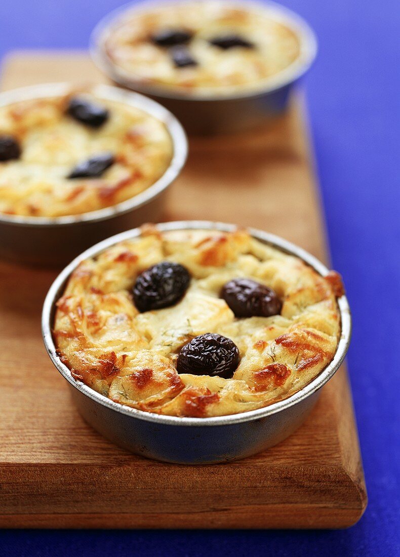 Cheese and onion pies with olives