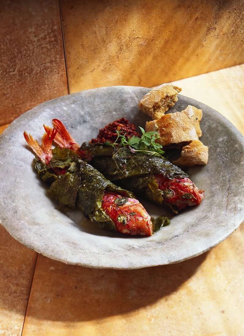 Red mullet in vine leaves with white bread