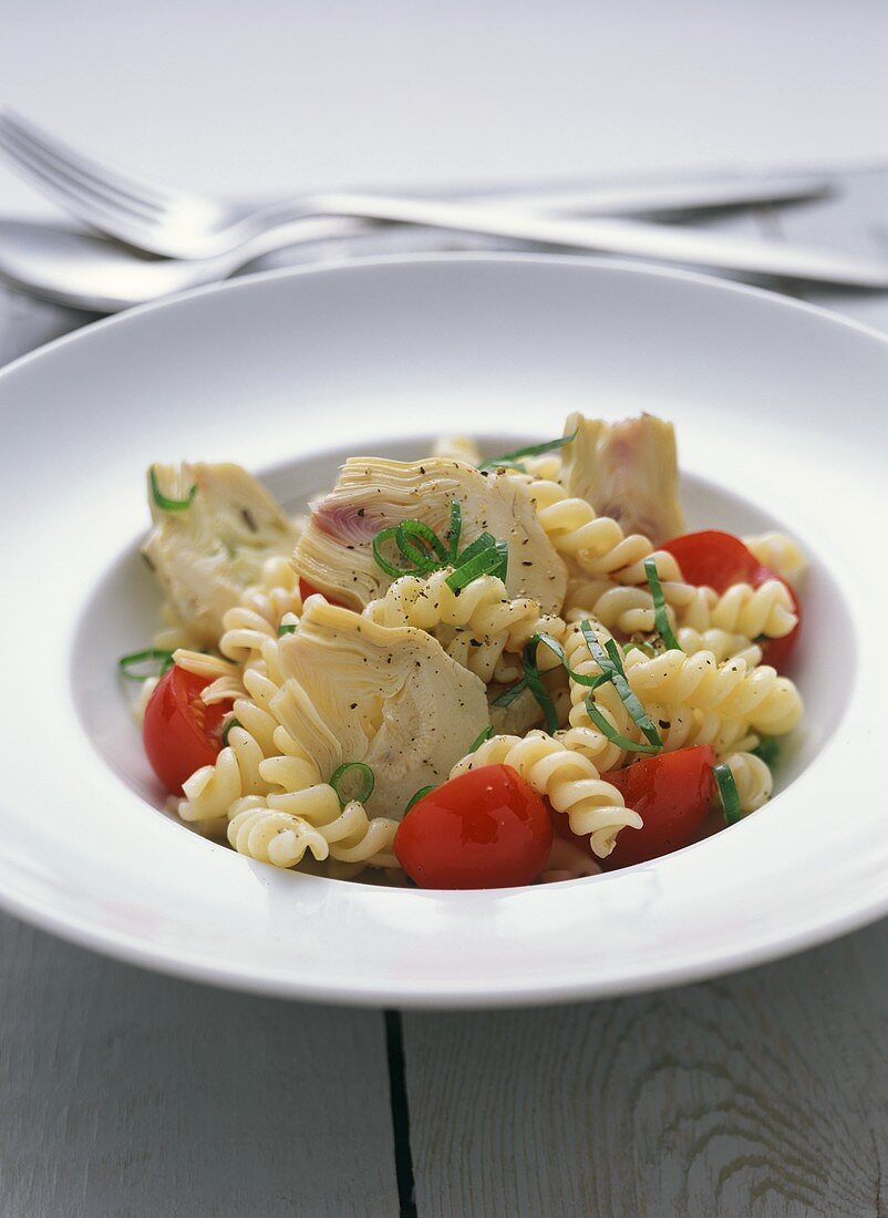 Pasta salad with artichoke hearts and cherry tomatoes