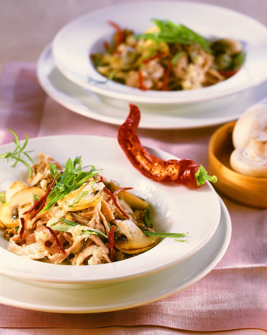 Emmer-Bandnudeln mit Champignons und Linsen